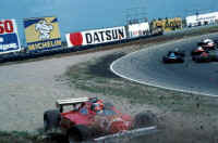 Various002-1981-08-30-Zandwoort-G-Villenueve-Ferrari-126CK-Spins-Off-first-corner.jpg (148194 bytes)